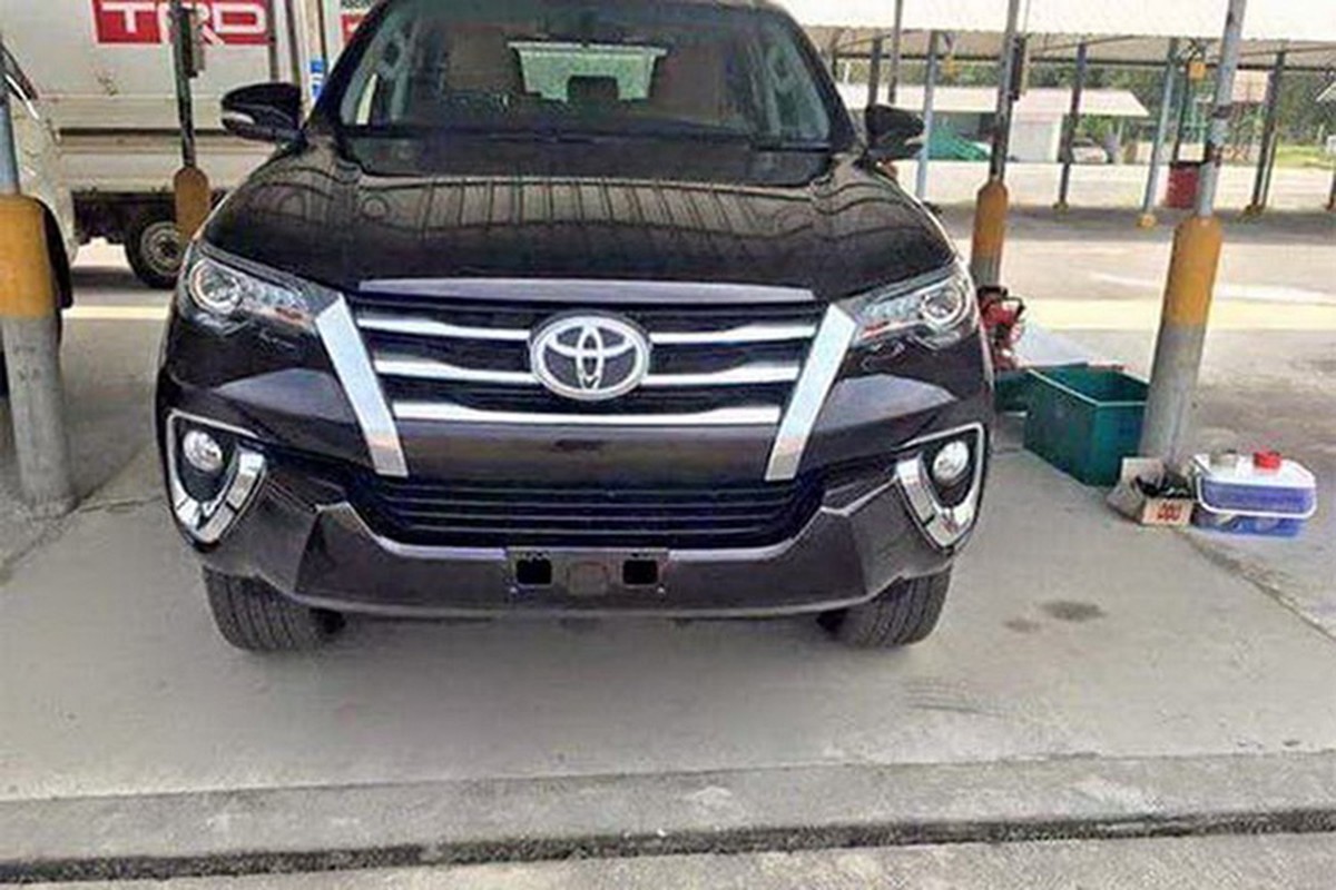 Chua ra mat, Toyota Fortuner 2016 da lo dien tu A den Z